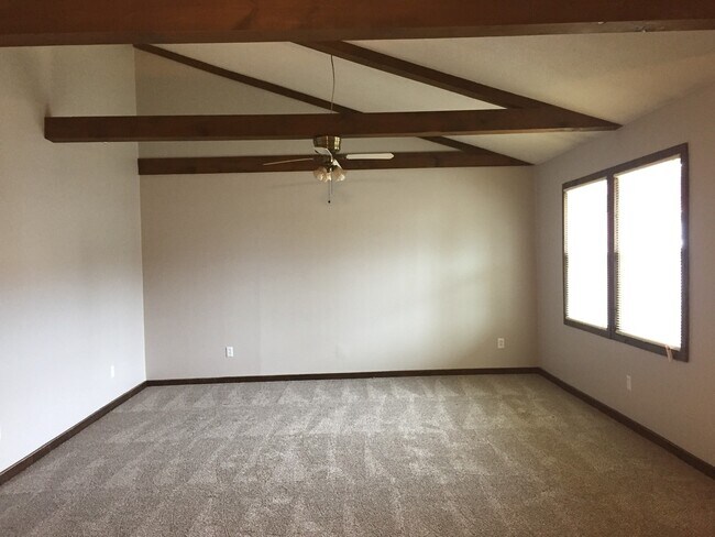 Building Photo - 2 Bedrooms 1 Bath house