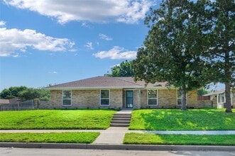 Building Photo - 2400 Bengal Ln