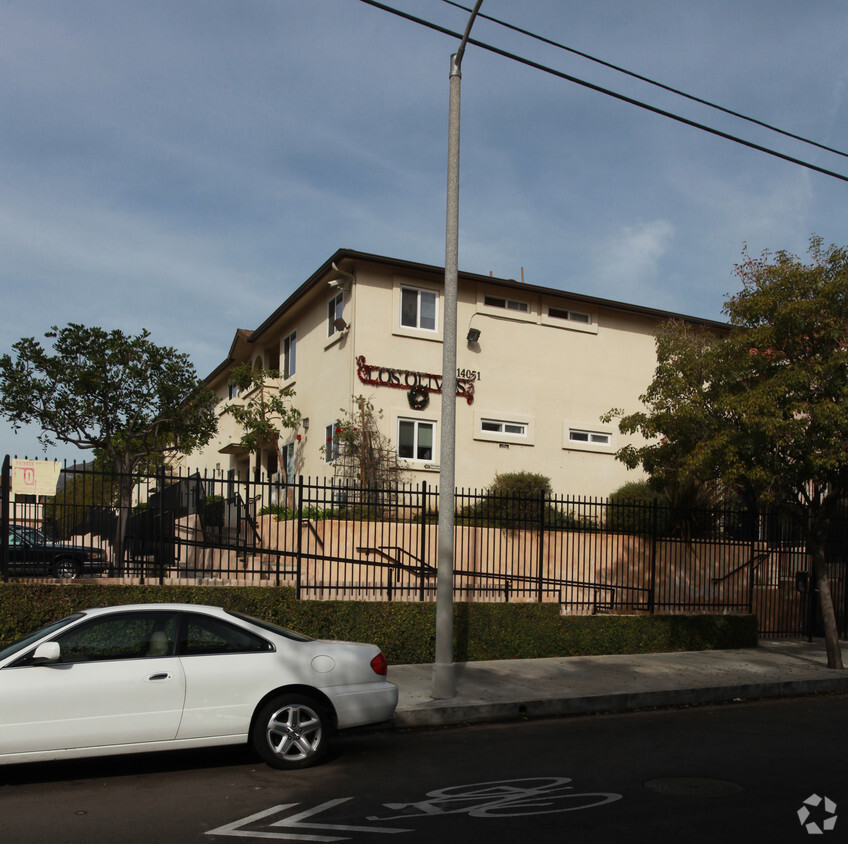 Building Photo - Los Olivos Apartments/Astoria Gardens