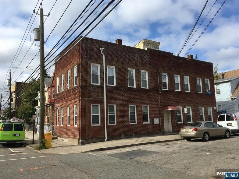 Primary Photo - 256 Ackerman Ave