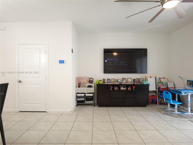 Foto del edificio - 2823 NW 181st St