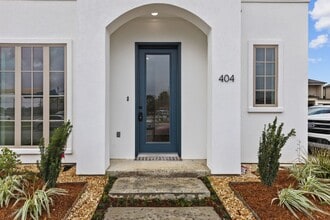 Building Photo - 805 Broyles Ln