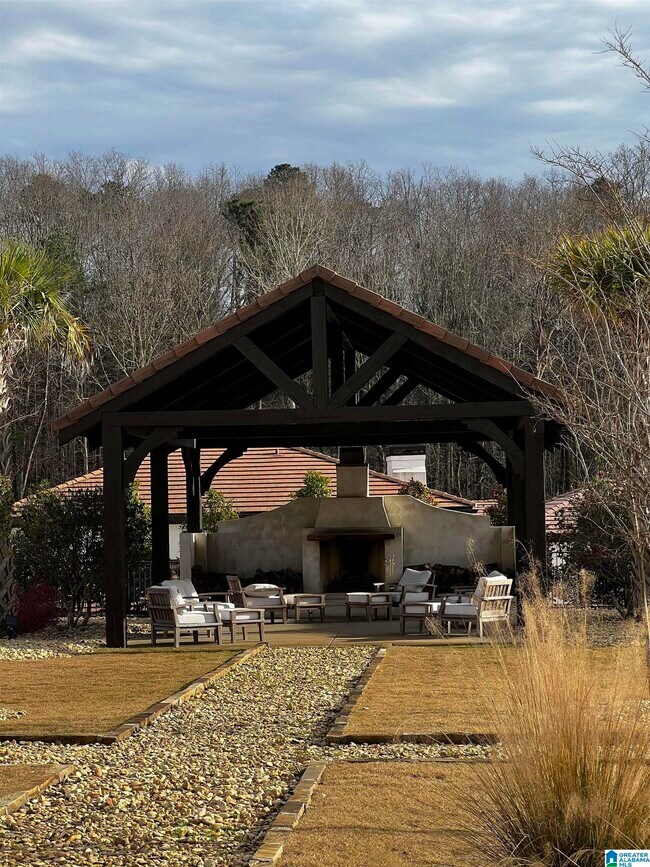 Building Photo - 3761 Villa Dr