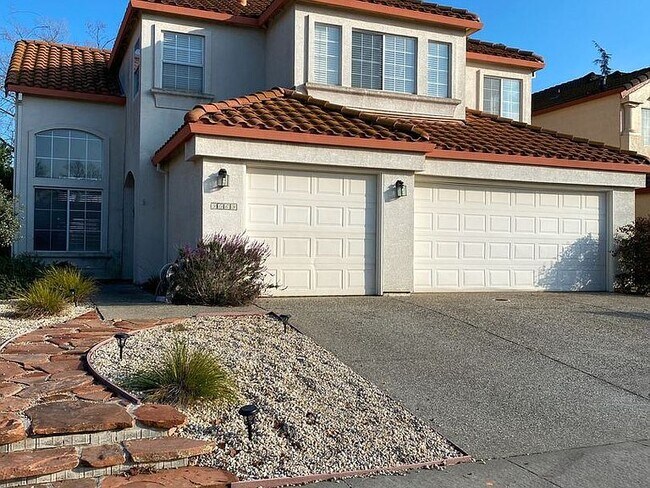 Building Photo - 9069 Old Creek Dr