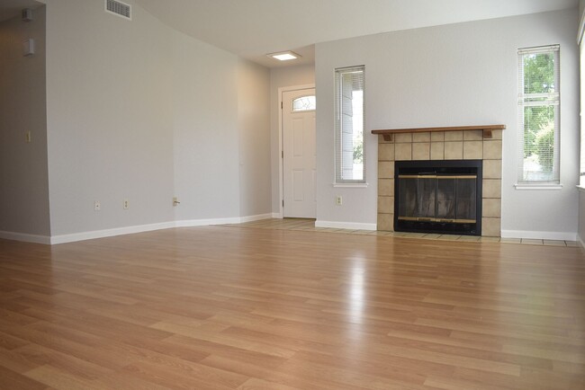 Building Photo - 6008 Myrtlewood Court
