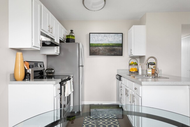 Modern Kitchen - Schirm Farms Apartments