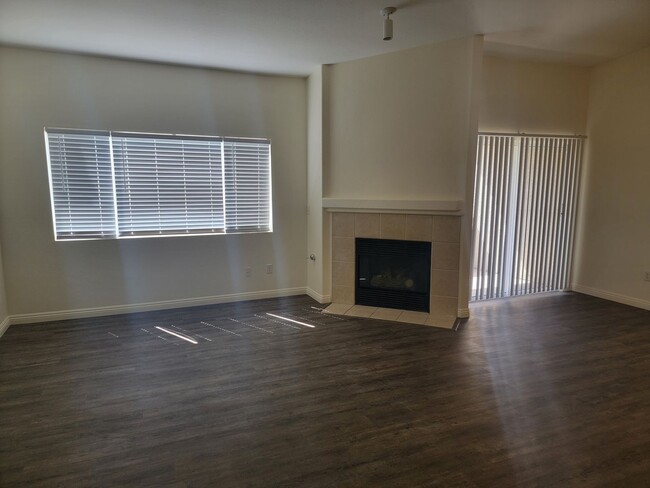 Building Photo - SPACIOUS 3 BEDROOOM CONDO*SOUTHWEST AREA*C...