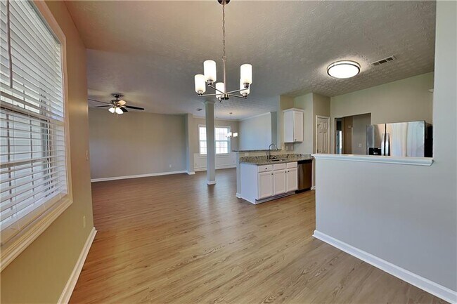 Foto del edificio - 240 Clairidge Ln SW