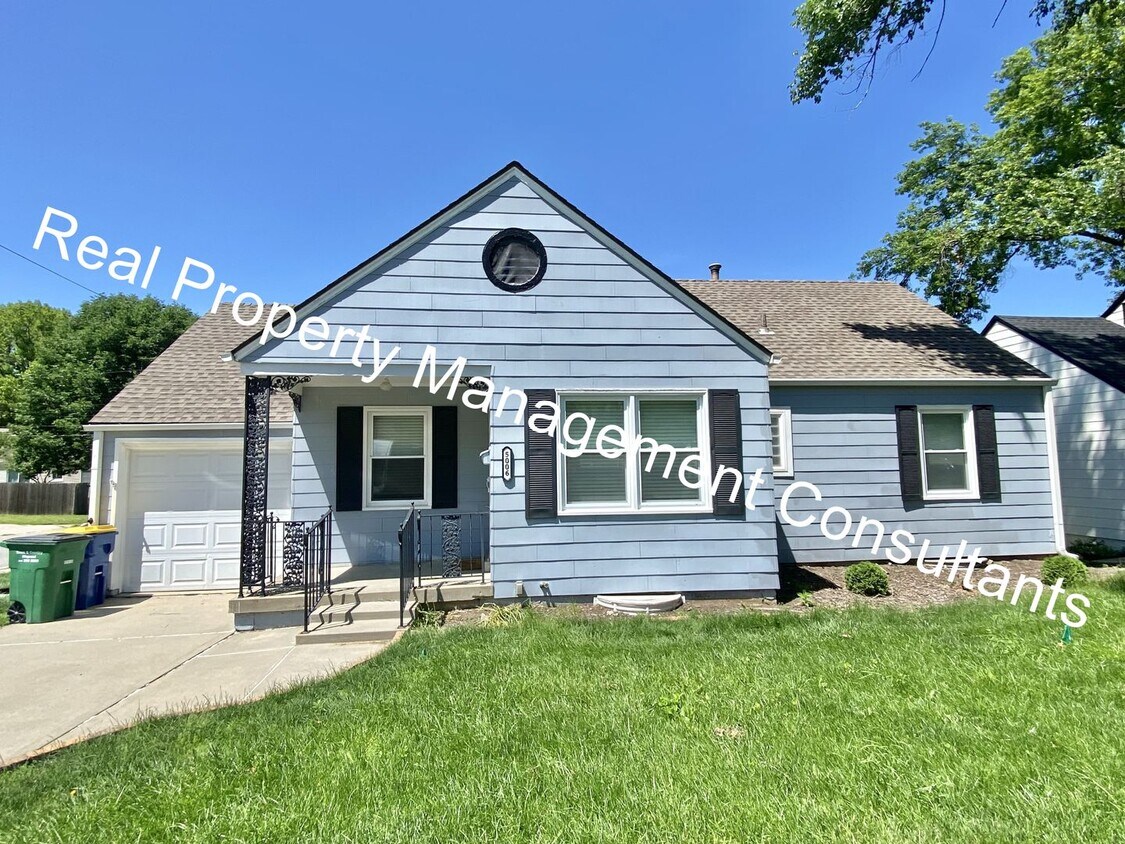 Primary Photo - Charming 3-Bedroom Ranch Home in Roeland Park