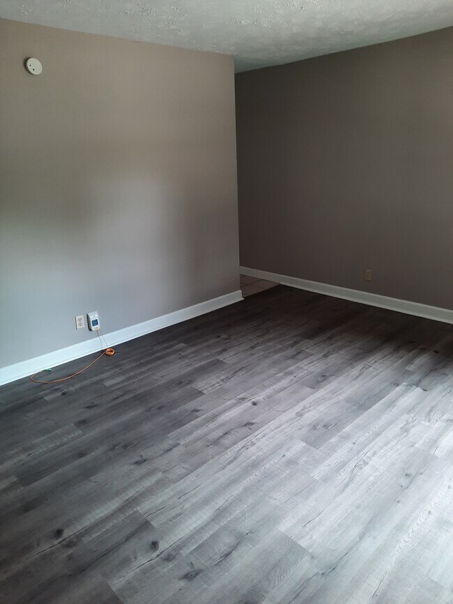 Building Photo - 2425 Apache Dr