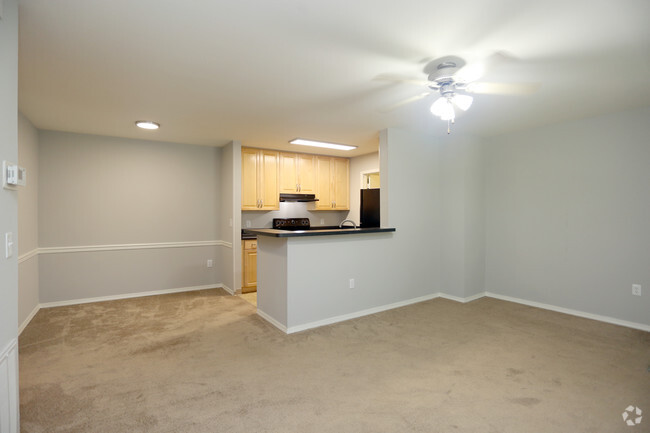 Living Room - Islnd Club Apartments