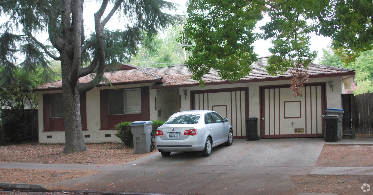 Building Photo - 1571 Mendenhall Dr