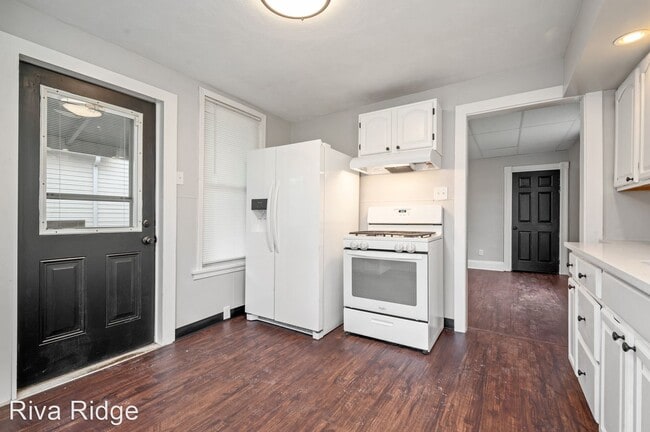 Building Photo - 3 br, 1 bath House - 6 Terrace Avenue