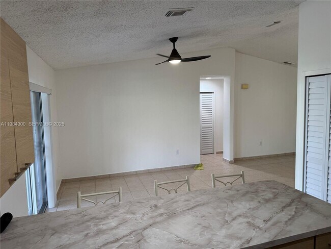 Foto del edificio - 14325 SW 11th Terrace