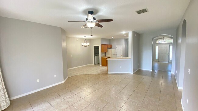 Foto del edificio - Four Bedroom, Three Bath Single Family Hom...