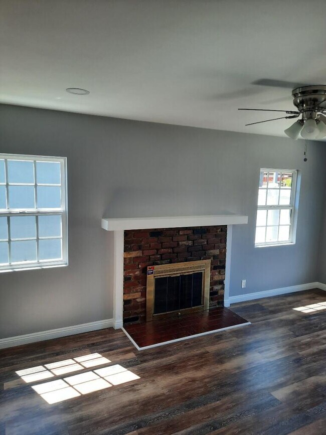 Building Photo - 5659 Willowcrest Ave