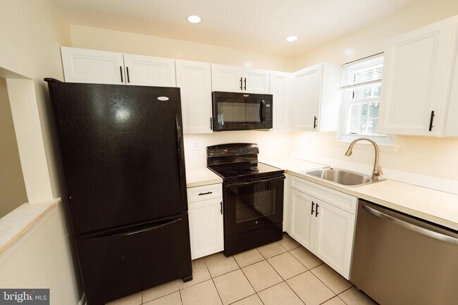 Foto del edificio - 114 Sandy Ridge Dr