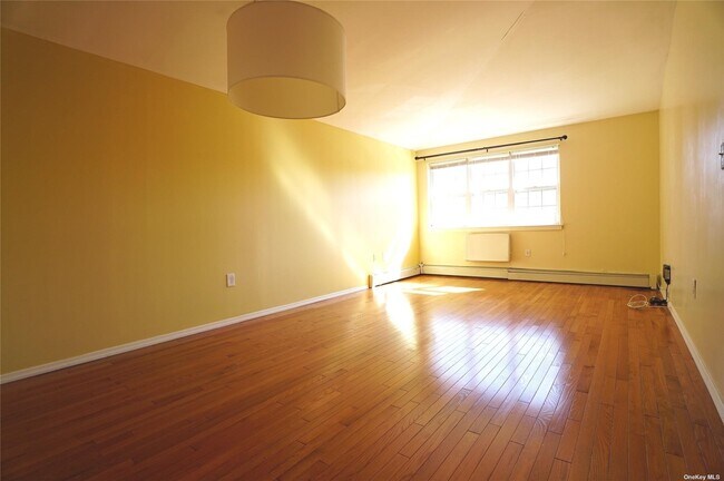 Foto del edificio - 82-21 Country Pointe Cir