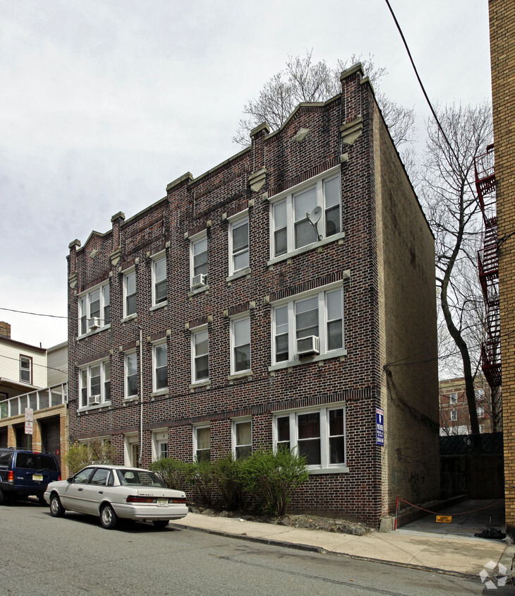 10 66th St, West New York, NJ 07093 - Apartments in West New York, NJ ...