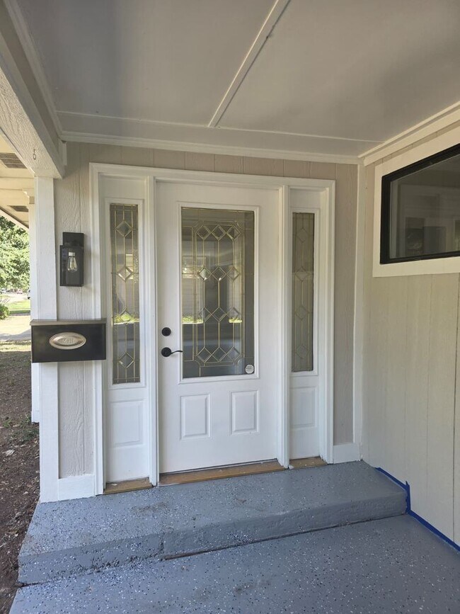 Building Photo - Spacious 3-Bedroom Home in Prime Irving Lo...