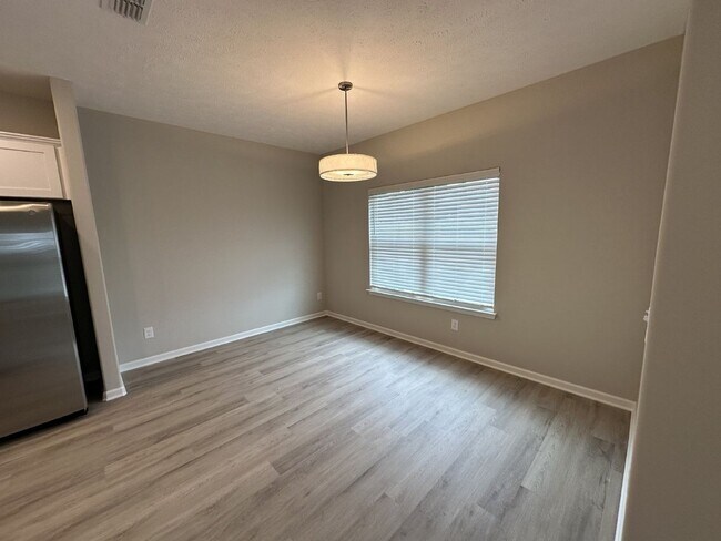 Foto del edificio - Brand New 3 Bed 2.5 Bath Townhome In Shelbyville