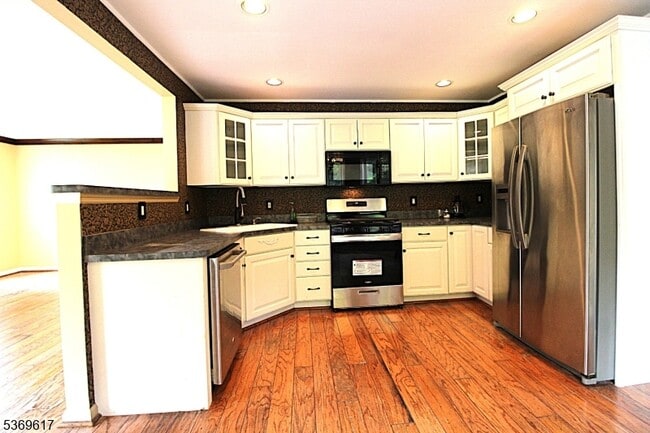Building Photo - 11 Cypress Ln