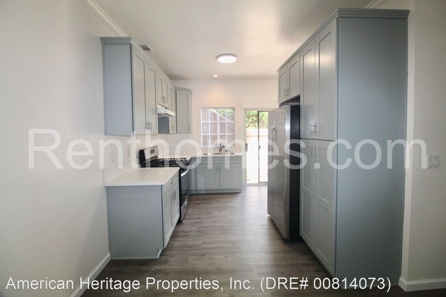 Building Photo - 3 br, 2.5 bath House - 335 5th Avenue