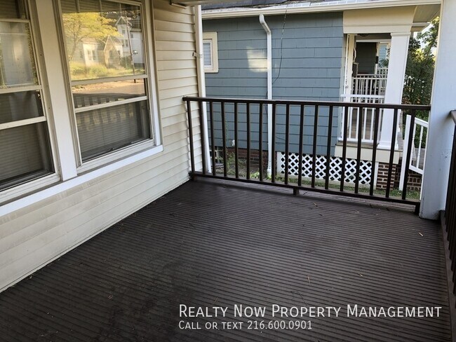 Foto del edificio - 1499 Maple Rd