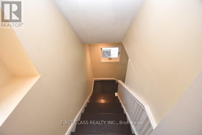 Photo du bâtiment - 102 Greenwood Ave