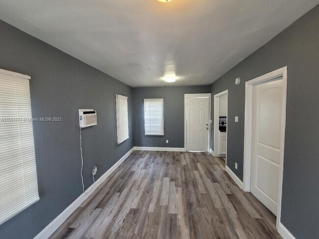 Foto del edificio - 7634 NW 4th Ave