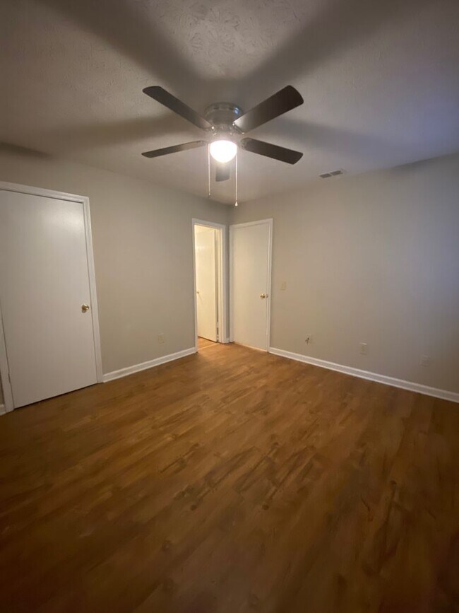 Foto del edificio - 115/117 Oak Park Ct