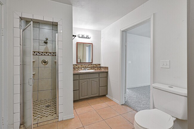 Building Photo - 2511 SW 27th St