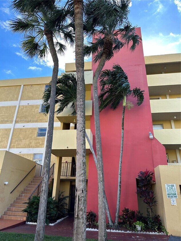 9280 Fontainebleau Blvd Unit 402, Miami, FL 33172 Room for Rent in