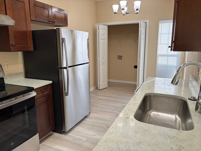 Foto del edificio - 9318 Kimmel Ln