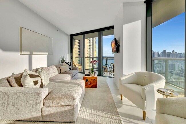 Building Photo - 501 NE 31st St