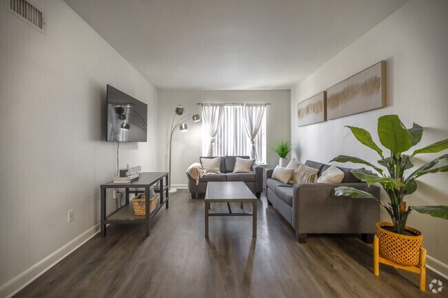 1 habitación, 1 baño - 669 pies cuadrados - Sala de estar - University Square
