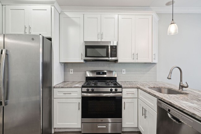 Building Photo - Newer Construction | 3 bed/ 2 bath | Brewe...