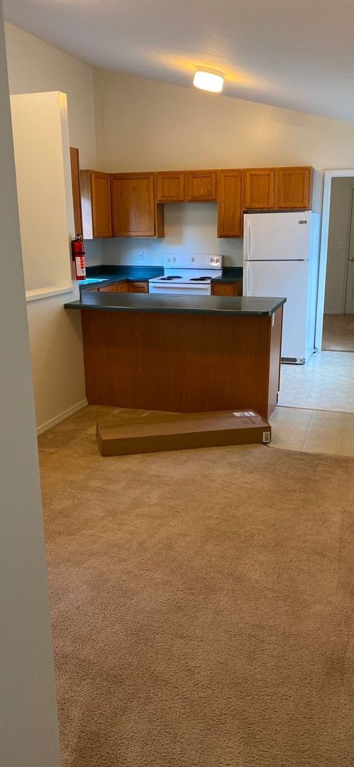 Foto del edificio - 3 Bedroom Available August 2026;  Monthly ...
