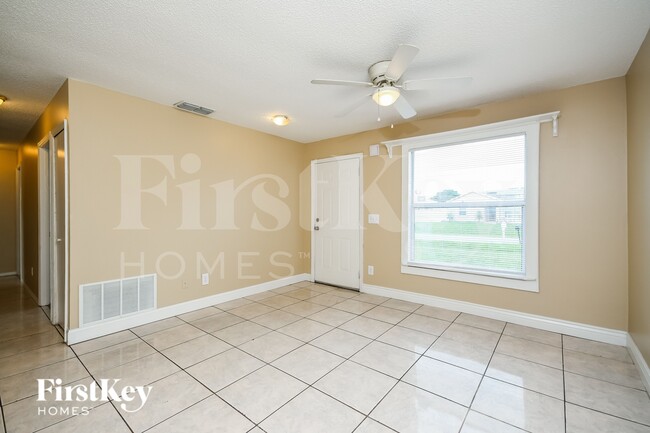 Building Photo - 714 Camel Ct