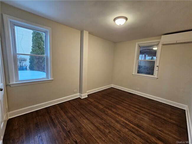 Building Photo - 182 Ashford Ave
