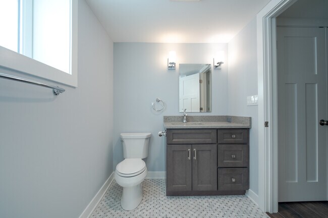 Foto del edificio - 1900 W Foster Ave