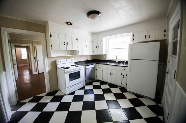 Foto del edificio - 3213 Colby Dr