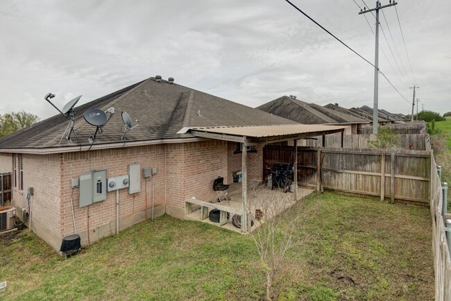 Building Photo - Beautiful 3 Bed, 3 Bath Duplex in South College Station!
