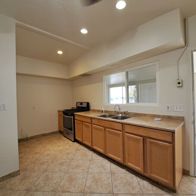 Foto del edificio - Don't miss out on this rental!