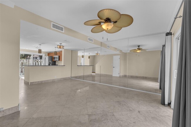 Foto del edificio - 2541 NE 15th St