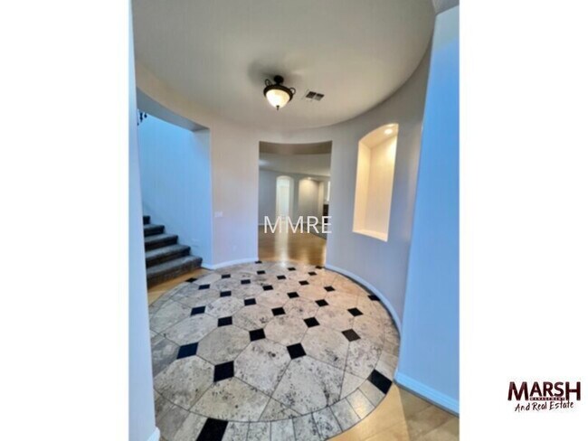 Foto del edificio - Exceptional 5 bedroom home with fenced poo...