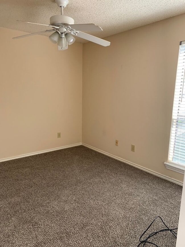 Building Photo - AM-WALNUT