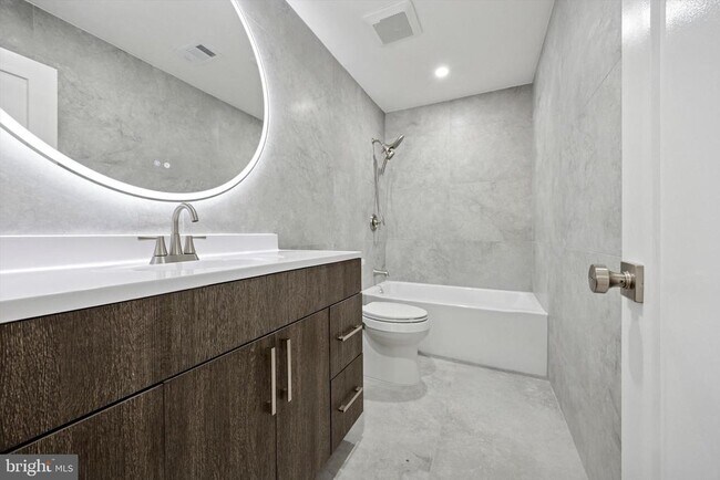 Foto del edificio - 511 Bradley Ct