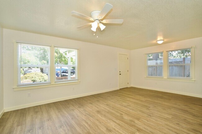Foto del edificio - 2731-2735  Marin St.