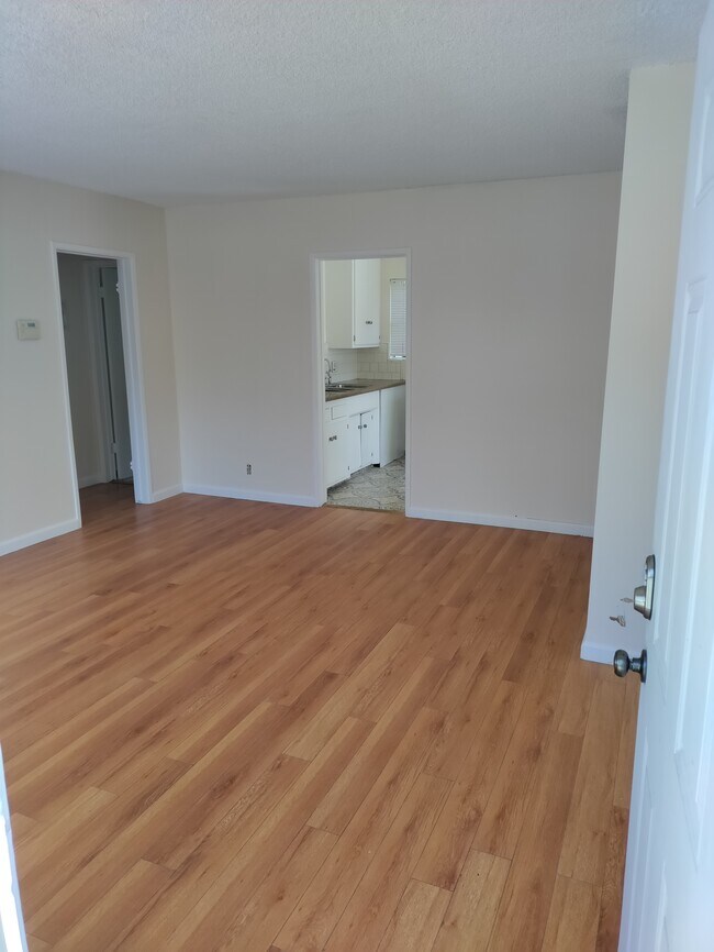 Building Photo - 2230 S Mansfield Ave